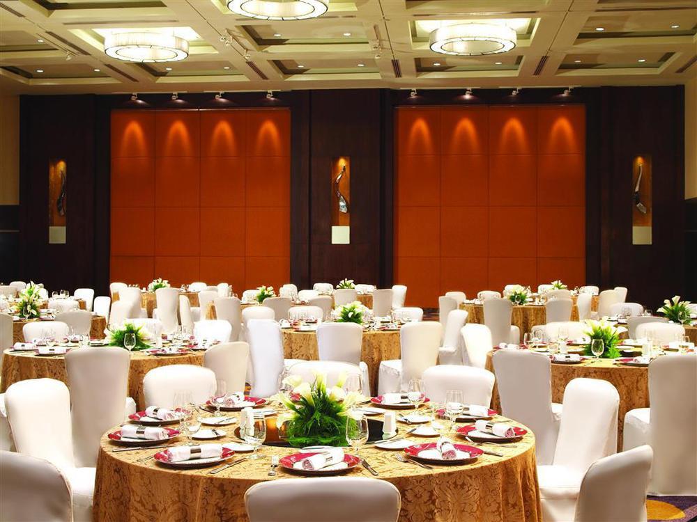 New Coast Hotel Manila Restaurante foto The Grand Ballroom