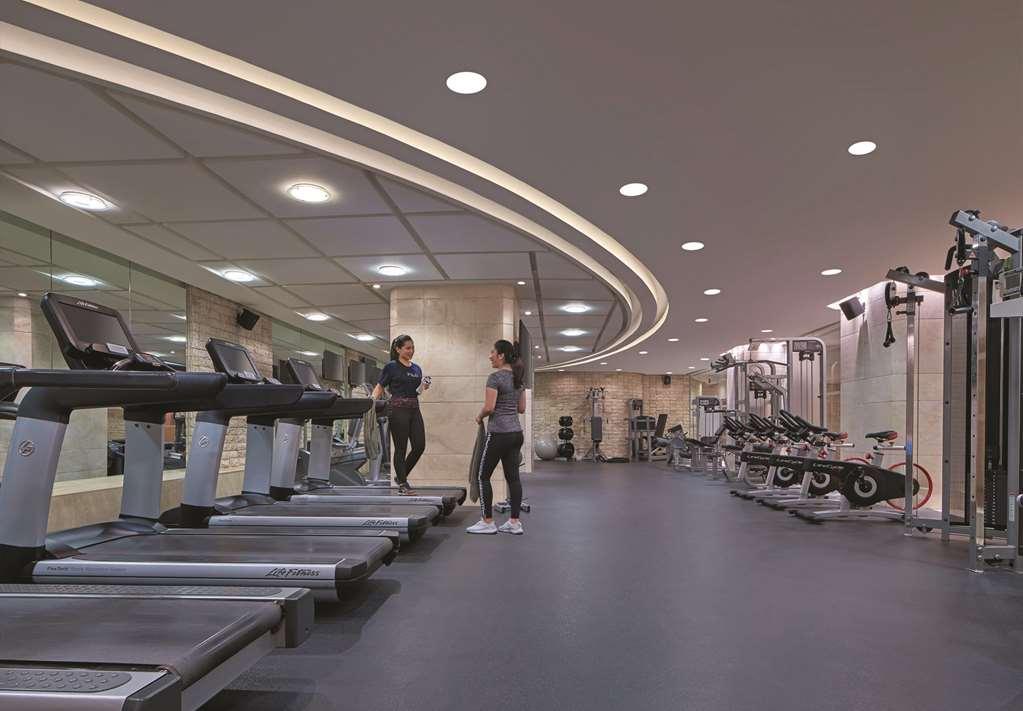New Coast Hotel Manila Instalações foto The gym at The Landmark