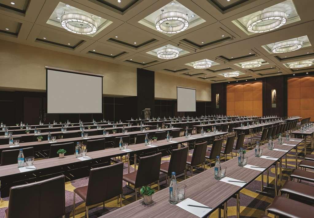 New Coast Hotel Manila Instalações foto The Grand Ballroom