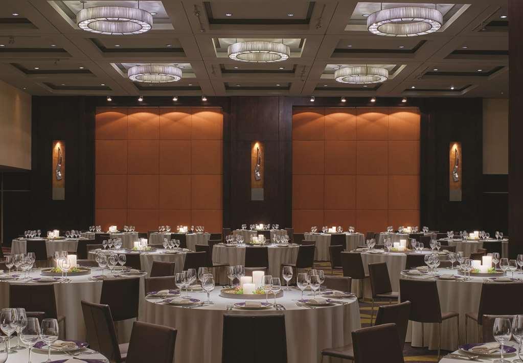 New Coast Hotel Manila Instalações foto The Grand Ballroom