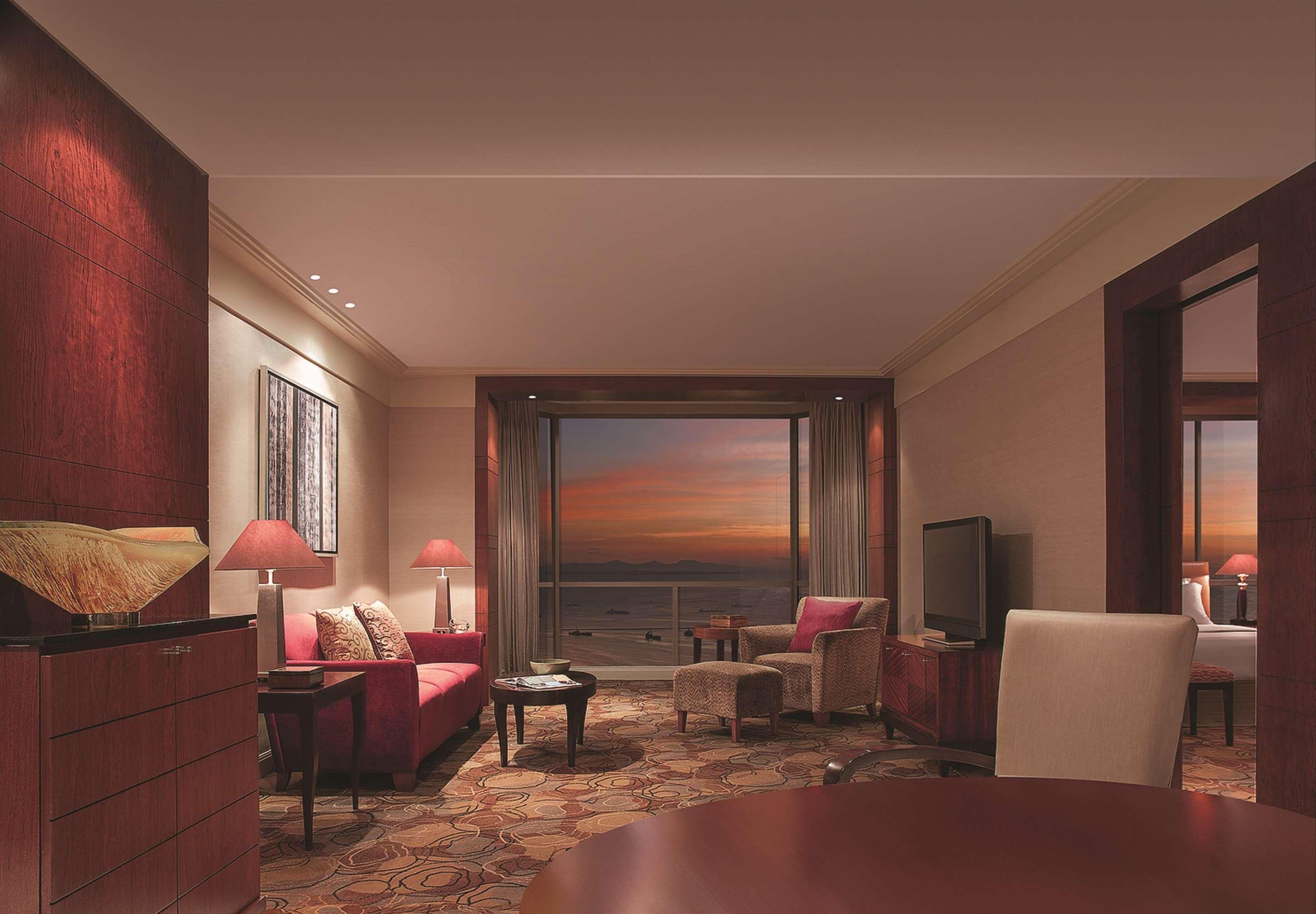 New Coast Hotel Manila Exterior foto A suite at the Ritz-Carlton, Chennai