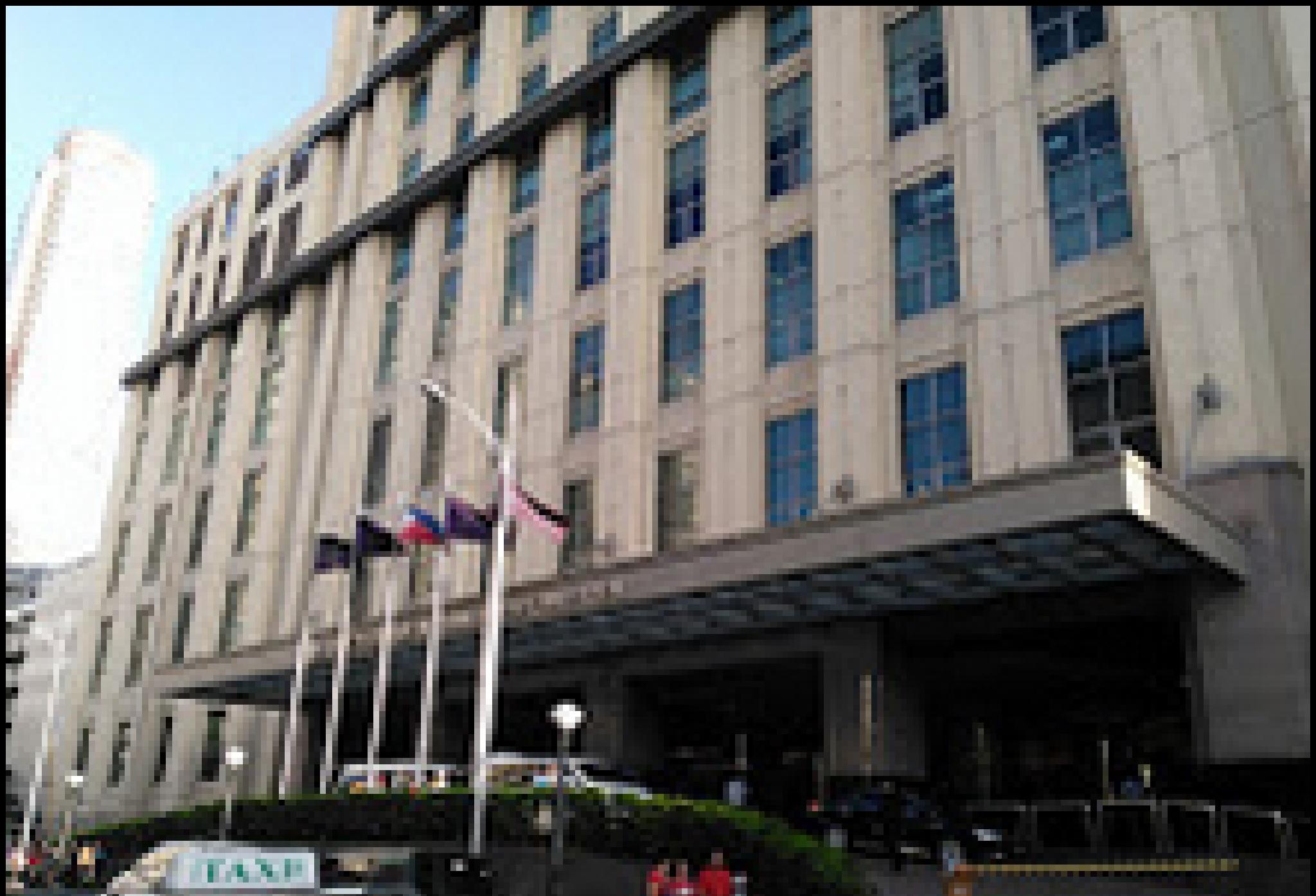 New Coast Hotel Manila Exterior foto The hotel's main entrance