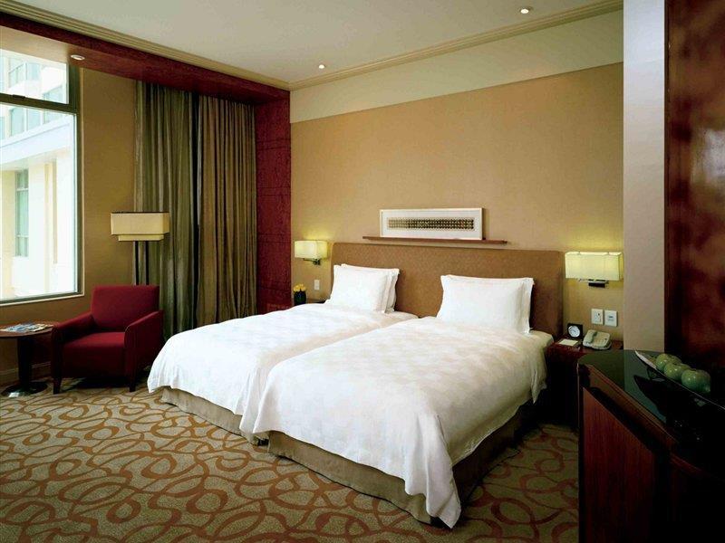 New Coast Hotel Manila Exterior foto A room at the hotel